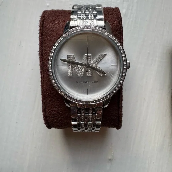 Michael KorsMichael Kors Melissa Pavé LogoSilver-Tone watch MK4370